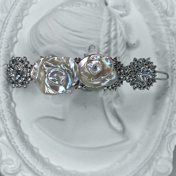 ?? Handmade Premium Freshwater Keshi Multi Layer Pearl Flower ? Hair Clip main image 4